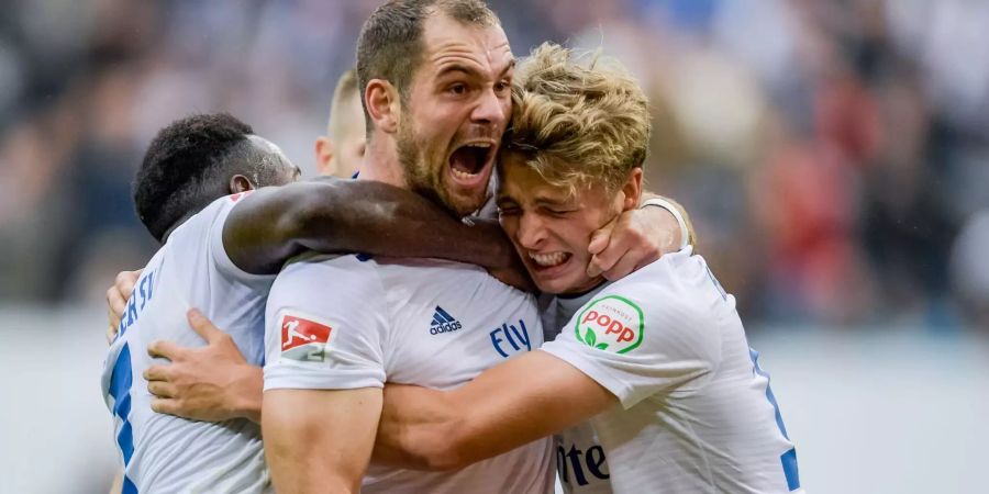 HSV-Stürmer Pierre-Michel Lasogga jubelt nach seinem Tor.