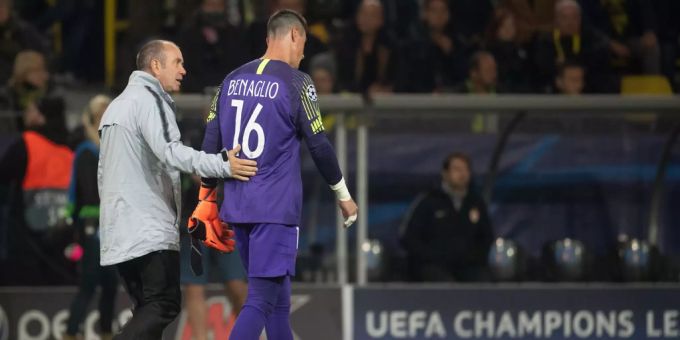 Diego Benaglio verlässt das Feld bei einem Spiel der AS Monaco. Diego Benaglio verlässt das Feld bei einem Spiel der AS Monaco.