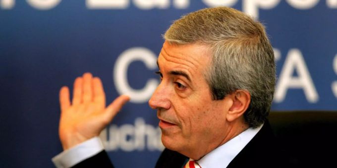 Calin Popescu Tariceanu, Rumäniens Senatspräsident, droht die Aufhebung seiner Immunität. Calin Popescu Tariceanu, Rumäniens Senatspräsident, gestikuliert.