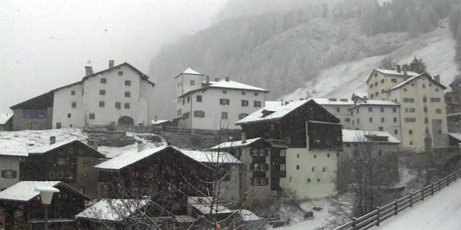 Auch Splügen GR war heute Morgen leicht eingeschneit.