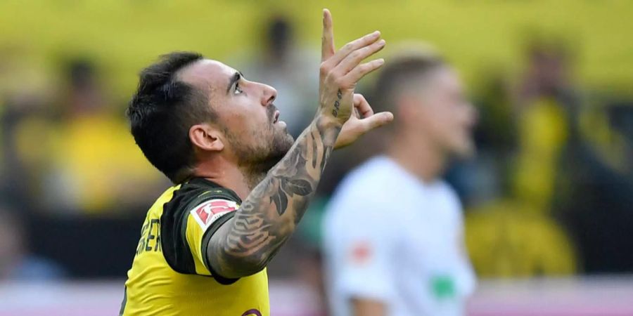 Dortmunds Paco Alcácer denkt beim Jubel an seinen verstorbenen Vater.