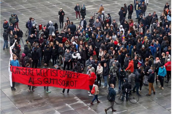 Die Antifa-Demo in Solothurn - wie hier in Bern - verlief ohne grosse Zwischenfälle. Die Antifa-Demo in Solothurn - wie hier in Bern - verlief ohne grosse Zwischenfälle.