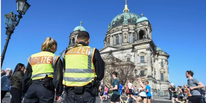 Berliner Dom - Randalierer war Österreicher – Polizist schwer verletzt