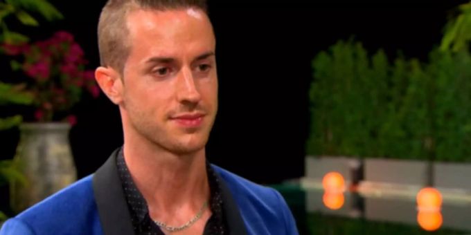 Martin hatte von Adela keine Rose erhalten. Über Raphaels Korb war er mehr erstaunt. Martin hatte von Adela keine Rose erhalten. Über Raphaels Korb war er mehr erstaunt.