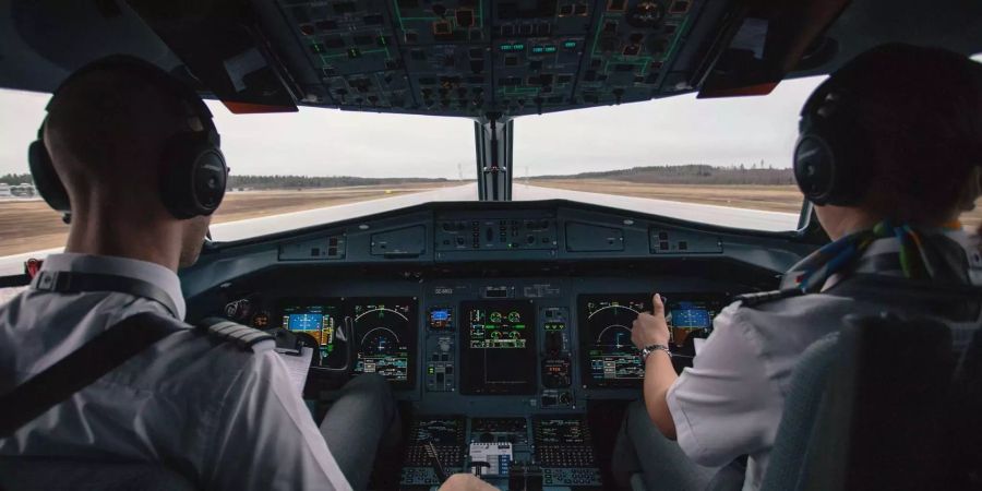 Der 40 Jahre alte Copilot war am Freitagabend kurz vor dem Abflug festgenommen worden.