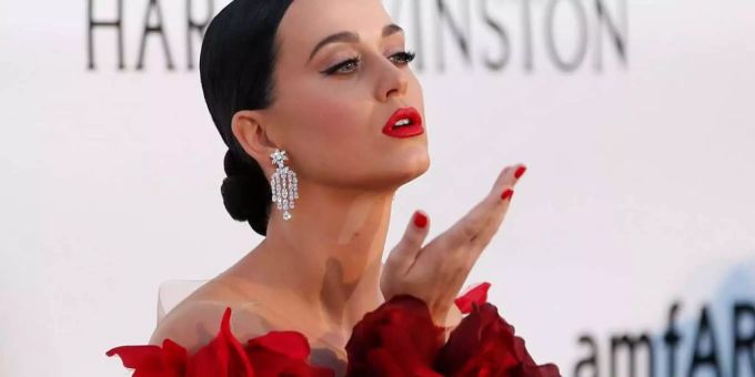 «American Idol»-Jurorin Katy Perry gab einem Teenager vor laufenden Kameras seinen ersten Kuss. Katy Perry
