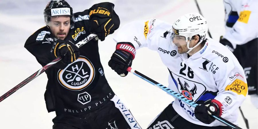 Lugano und Fribourg schenken sich im ersten Spiel nichts.