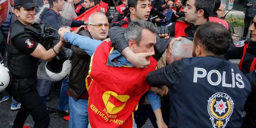 In Istanbul kam es am 1. Mai zu Ausschreitungen zwischen Demonstranten und der Polizei.