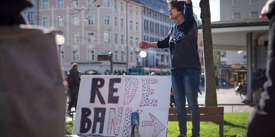 Die Kriso setzte sich bei einer Aktion für ein vielseitiges Basel ein.