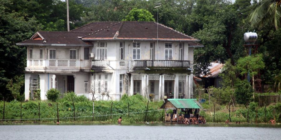 Die Mutter von Aung San Suu Kyi hatte die Villa nach der Ermordung des Vaters, General Aung San, 1947 von Birmas damaliger Regierung erhalten.