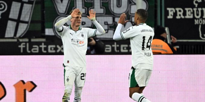 Robin Hack erzielt in der Bundesliga einen Doppelpack für Borussia Mönchengladbach gegen Stuttgart. Borussia Mönchengladbach Stuttgart Bundesliga