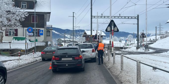 Kanton Obwalden - Auffahrunfall führt zu Verkehrsbehinderungen