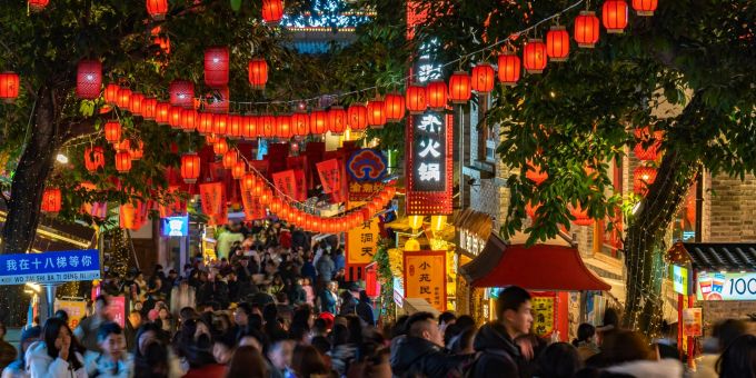 Mit Feuerwerk - China begrüsst mit Feiern das Jahr des Drachen