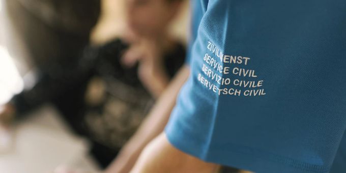 Der Bundesrat will die Zulassungen zum Zivildienst senken. (Themenbild) zivildienst