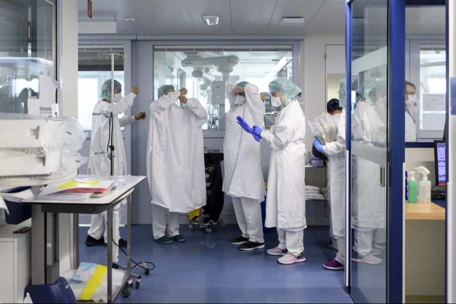 Das Universitätsfrauenklinikum Magdeburg hat einen riesigen Tumor aus den Eierstöcken einer Frau entfernt. (Symbolbild)