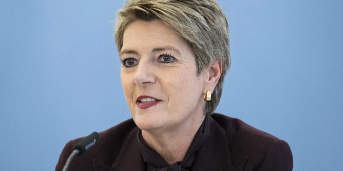 «Freut mich!» - Keller-Sutter als Finanzministerin des Jahres geehrt