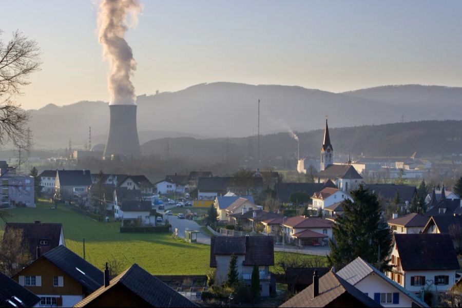 Der Bundesrat soll prüfen, wie der sichere Weiterbetrieb der Schweizer AKW gewährleistet werden könnte und ob allenfalls auch der Zubau neuer AKW sinnvoll wäre. (Symbolbild)
