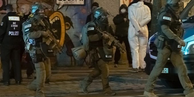 In Berlin - Polizei durchsucht bei RAF-Fahndung weitere Wohnung