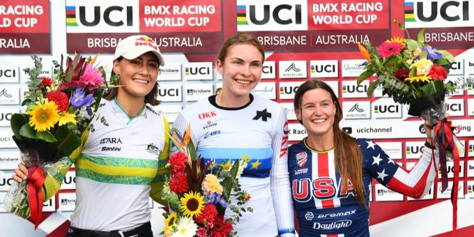 Zoé Claessens (mitte) kann in Brisbane jubeln. Zoé Claessens BMX