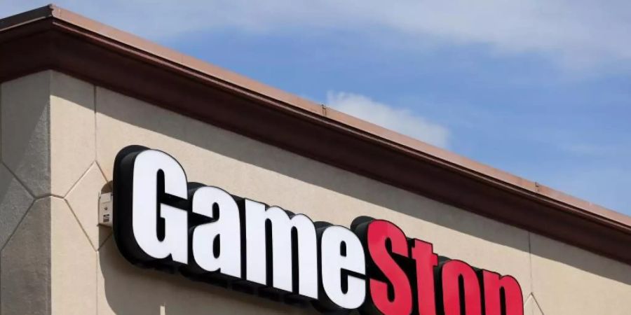 Gamestop gehört zu den Aktien, die jüngst stark auf der Online-Plattform Reddit diskutiert wurden. Foto: Jeff Roberson/AP/dpa