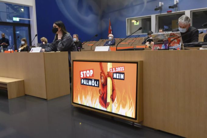 Die Medienkonferenz der Gegnerinnen und Gegner des Freihandelsabkommens mit Indonesien. Indonesien Palmöl Referendum