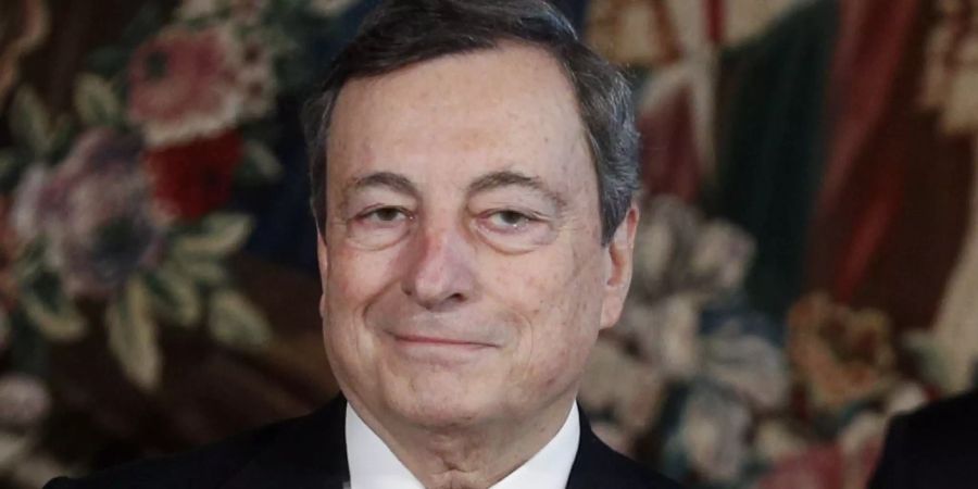 Mario Draghi, der neue Ministerpräsident von Italien, lächelt nach seiner Vereidigung im Präsidentenpalast Quirinale. Foto: Guglielmo Mangiapane/Reuters Pool/AP/dpa - Nutzung nur nach vertraglicher Vereinbarung