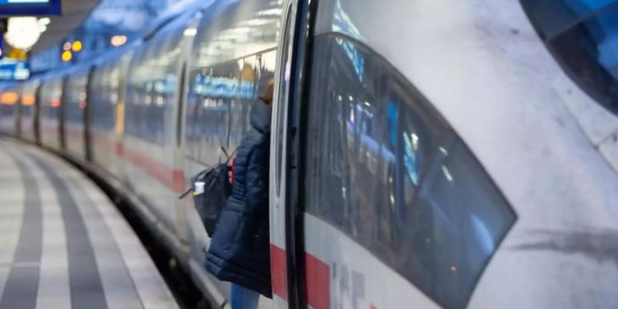 Die Eisenbahn- und Verkehrsgewerkschaft (EVG) plant, ihre Mitgliederzahl offenzulegen. Foto: Friso Gentsch/dpa/Symbolbild Die Eisenbahn- und Verkehrsgewerkschaft (EVG) plant, ihre Mitgliederzahl offenzulegen. Foto: Friso Gentsch/dpa/Symbolbild