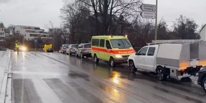 In Uerikon ZH steht ein Haus in Brand. ürikon zh flächenbrand
