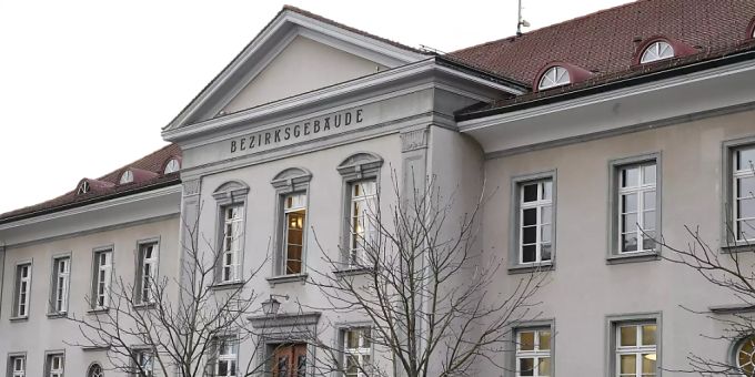 Bülach - Gericht Bülach verhandelt Fall des ertrunkenen Katers Streifli