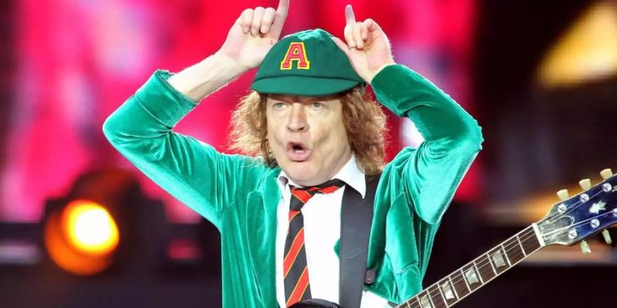 Angus Young hat sich mit seiner Band AC/DC nie um Trends oder Moden gekümmert. Foto: Jan Woitas/dpa-Zentralbild/dpa