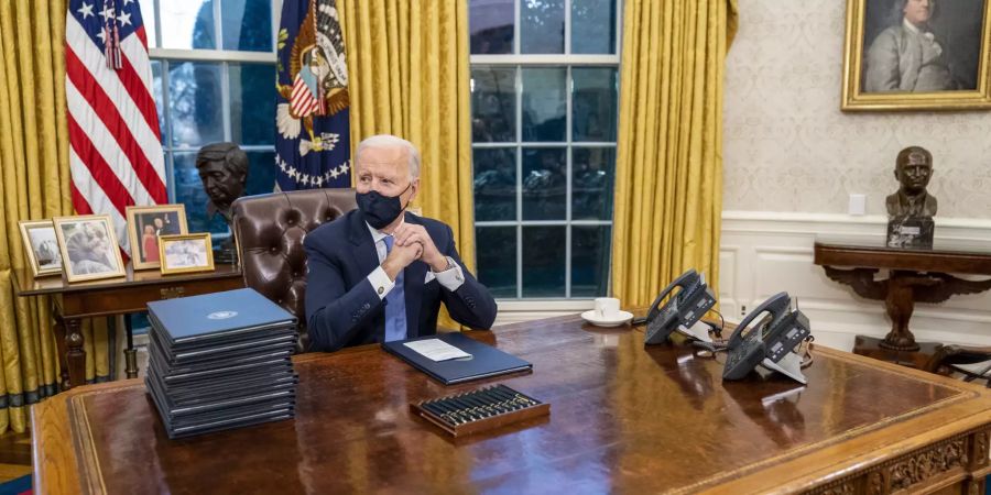 Joe Bidens erste Stunden im Oval Office.