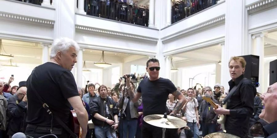 Die niederländische Rockband Golden Earring bei einem Mini-Auftritt in Amsterdam (2012). Foto: Paul Bergen/ANP KIPPA/dpa
