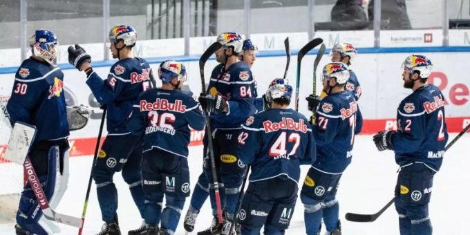 In der neuen Saison der Deutschen Eishockey Liga unbesiegt: EHC Red Bull München. Foto: Matthias Balk/dpa In der neuen Saison der Deutschen Eishockey Liga unbesiegt: EHC Red Bull München. Foto: Matthias Balk/dpa