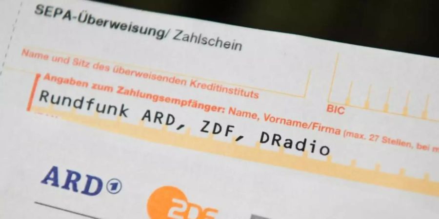 Die geplante Anhebung der Rundfunkgebühren zum 1. Januar 2021 tritt erst mal nicht in Kraft. Im neuen Jahr kann aber eine richterliche Zustimmung folgen. Foto: Nicolas Armer/dpa