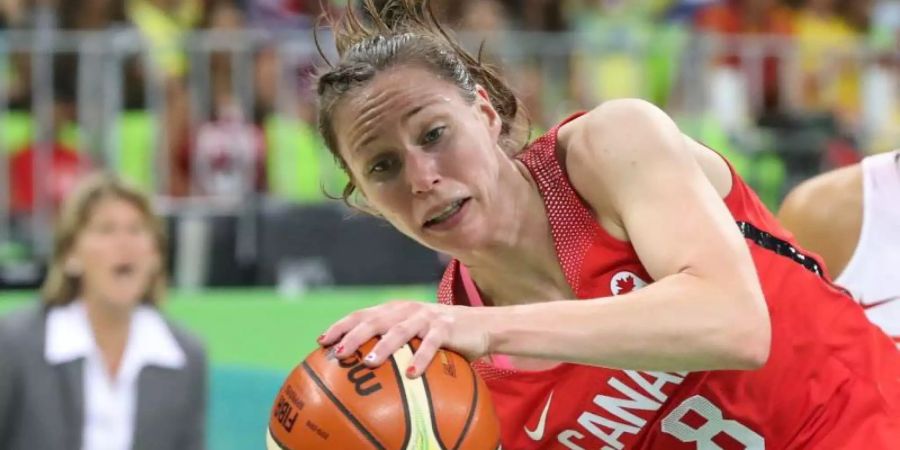 Kann mit ihrer drei Monate alten Tochter nach Tokio zu den Olympischen Spielen reisen: Die kanadische Basketballerin Kim Gaucher. Foto: Fazry Ismail/EPA/dpa