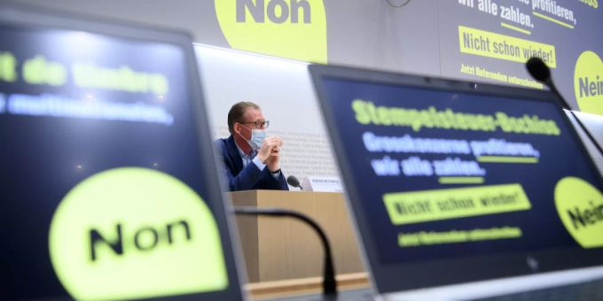 Adrian Wüthrich, Präsident Travail.Suisse, spricht während einer überparteilichen Medienkonferenz des Referendumskomitees gegen die Stempelsteuer, am Dienstag, 29. Juni 2021, in Bern. Stempelsteuer Referendum