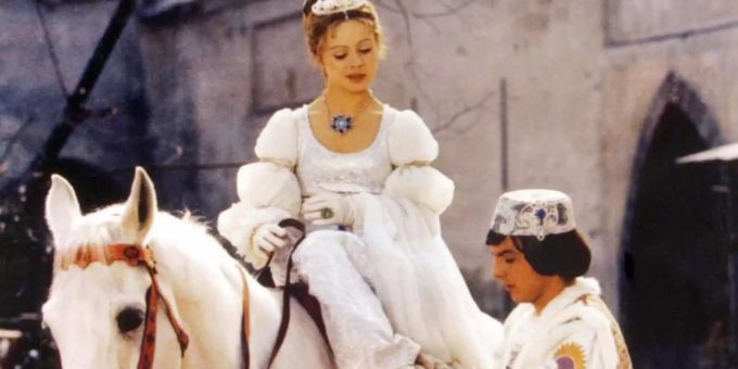 Libuse Safrankova als Aschenbrödel und Pavel Travnicek als Prinz im Märchenklassiker «Drei Haselnüsse für Aschenbrödel». Foto: --/WDR/Degeto/dpa Libuse Safrankova als Aschenbrödel und Pavel Travnicek als Prinz im Märchenklassiker «Drei Haselnüsse für Aschenbrödel». Foto: --/WDR/Degeto/dpa