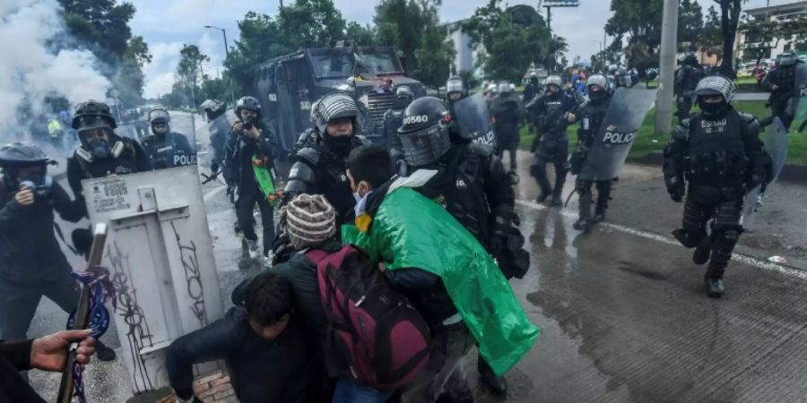 Zusammenstösse mit der Polizei in Bogotá