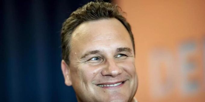 Guido Maria Kretschmer steht in Hamburg gerne im Stau, weil er sich die Umgebung anschauen kann. Foto: Axel Heimken Guido Maria Kretschmer steht in Hamburg gerne im Stau, weil er sich die Umgebung anschauen kann. Foto: Axel Heimken