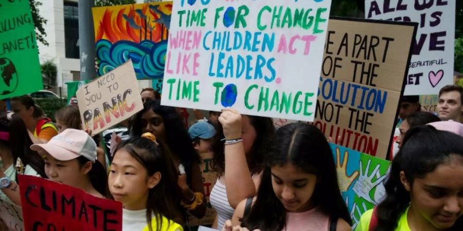 Schulkinder in Bangkok beim weltweiten Klimastreik