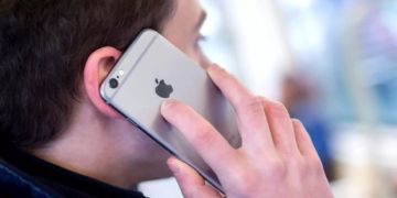 Mann Smartphone Credit Suisse
