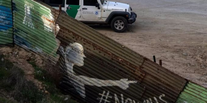 Washington - US-Zölle auf mexikanische Waren sollen am Montag in Kraft treten