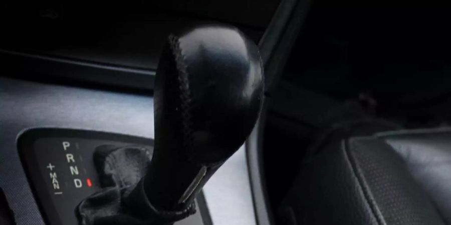 Verkehrsministerium will Automatik-Führerschein attraktiver machen. Foto: Karl-Josef Hildenbrand