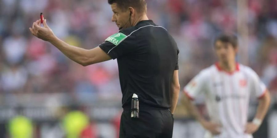 Schiedsrichter Patrick Ittrich beklagt Mobbing durch die Bundesliga-Profis. Foto: Bernd Thissen