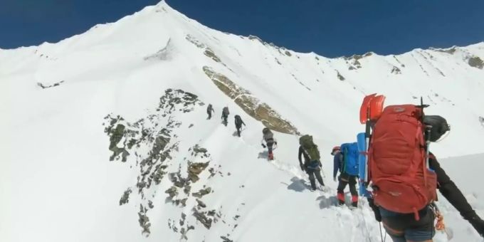 Ein Screenshot aus dem Video. Die Aufnahmen zeigen die letzten Momente der Bergsteiger. Himalaya