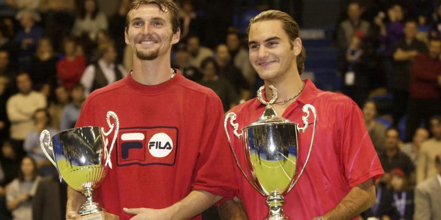 12. Erster Titel überhaupt gegen Julien Boutter in Mailand 2001 – Nach dem verlorenen Final von Marseille 2000 dachte Roger Federer, er werde nie einen Turniersieg schaffen. Ein Jahr später ist es dann bereits soweit. Mit 6:4, 6:7 und 6:4 besiegt er Julien Boutter im Final des ATP-Turniers von Mailand, das damals noch auf Teppichbelag ausgetragen wird.