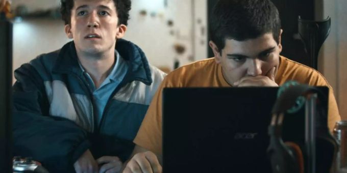 Moritz (Maximilian Mundt) und Lenni (Danilo Kamperidis ) verticken Drogen im Internet. Foto: Netflix Moritz (Maximilian Mundt) und Lenni (Danilo Kamperidis ) verticken Drogen im Internet. Foto: Netflix
