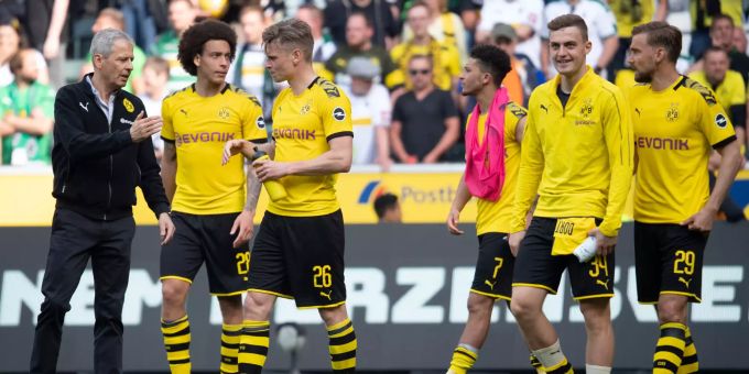 Der BVB beendete die Saison mit zwei Punkten weniger als Meister Bayern München. BVB Lucien Favre