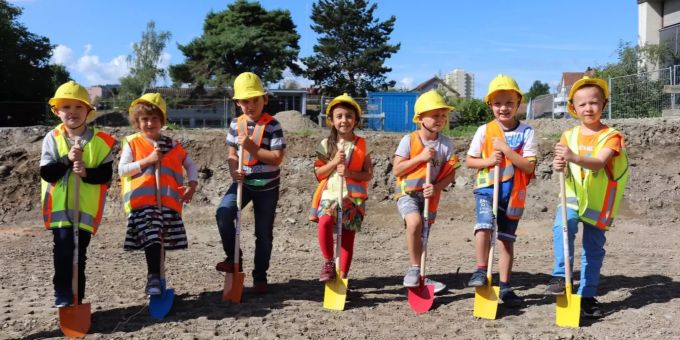 Spatenstich für den Neubau des Dreifachkindergartens Spatenstich für den Neubau des Dreifachkindergartens