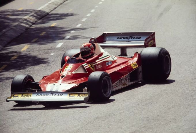 Niki Lauda im Cockpit von Ferrari. Niki Lauda